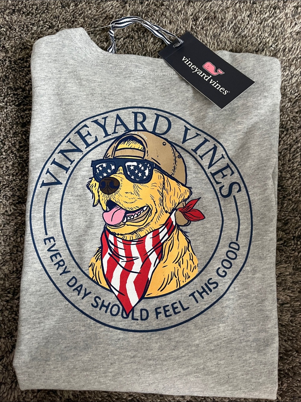Vineyard Vines Gray Tee with Patriotic Dog Graphic! Boys large 16. New.